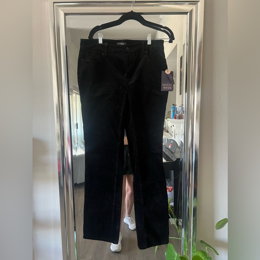 NEW NYDJ Marilyn Straight Black Velvet Jeans Size 8